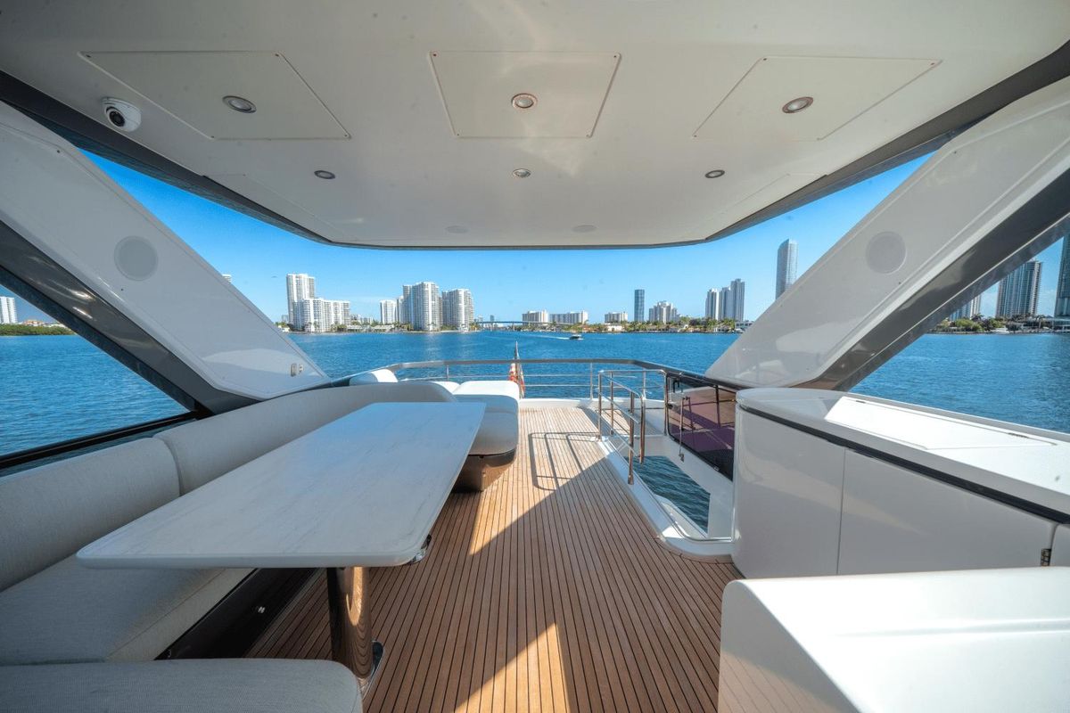2023 Azimut 68 
