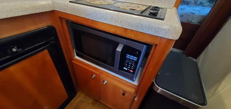 Mai Time Yacht Photos Pics 2001 Bertram 390 Convertible kitchen with microwave and stove.