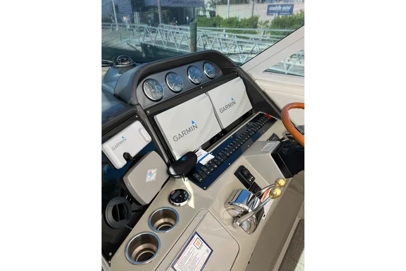 Bula Bula Yacht Photos Pics Helm of 2006 Sea Ray 40 Motor Yacht with Garmin navigation system.