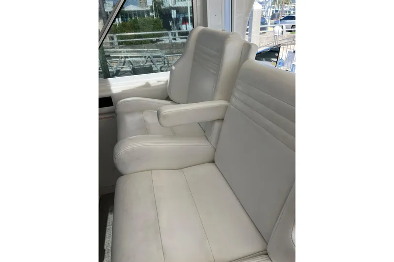 Bula Bula Yacht Photos Pics White leather seats on a 2006 Sea Ray 40 Motor Yacht, showcasing luxury interior design.