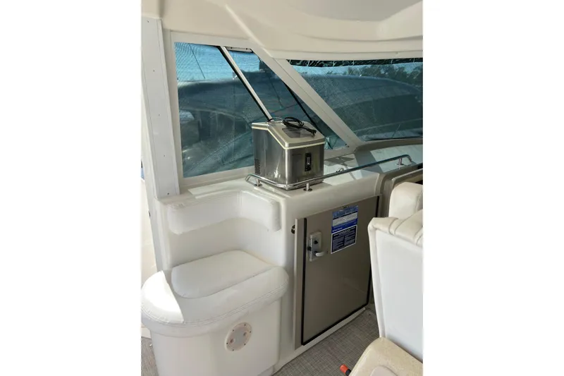 Bula Bula Yacht Photos Pics Interior of 2006 Sea Ray 40 Motor Yacht with seating and storage.