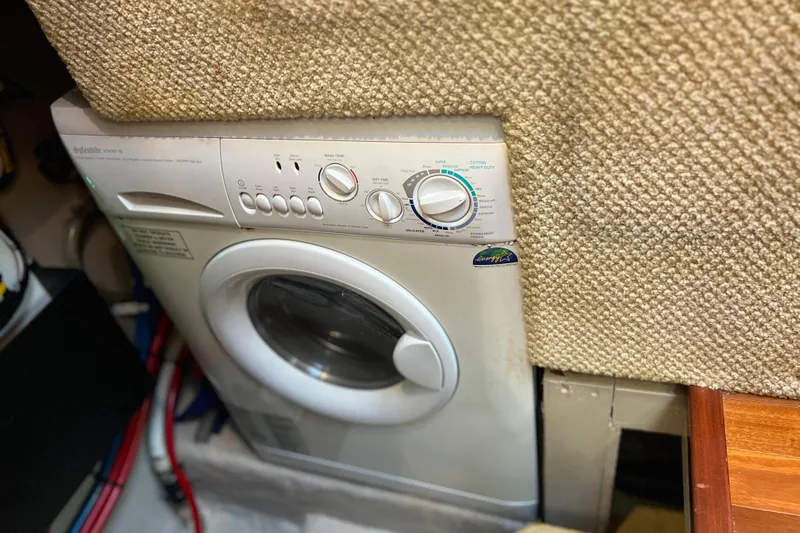Bula Bula Yacht Photos Pics Washing machine inside 2006 Sea Ray 40 Motor Yacht, surrounded by carpeted interior.