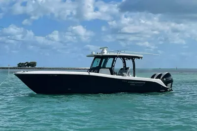 Hydra-Sports 3400 Center Console