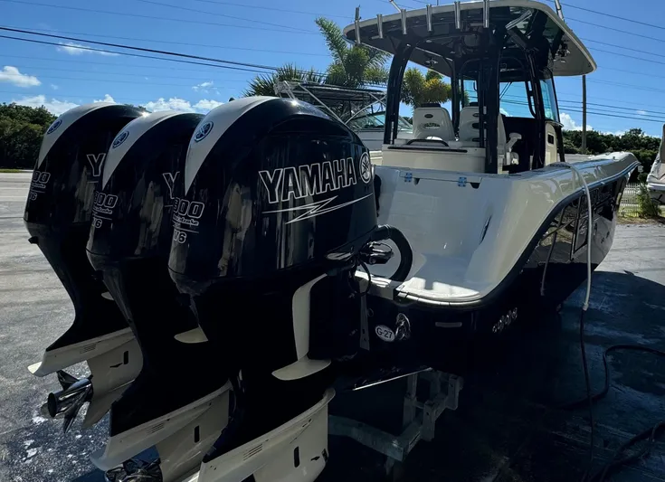  Yacht Photos Pics 2015 Hydra-Sports 3400 Center Console with triple Yamaha outboard engines.