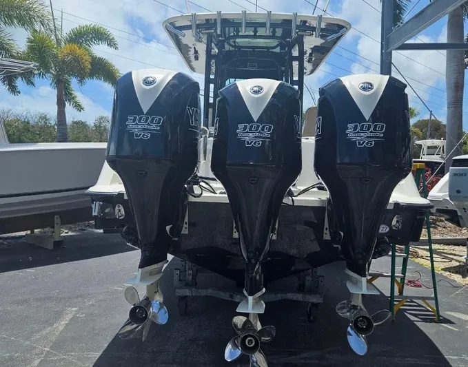  Yacht Photos Pics 2015 Hydra-Sports 3400 Center Console with triple Yamaha 300 V6 engines.