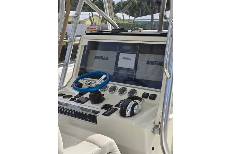  Yacht Photos Pics 2019 SeaVee 390Z boat dashboard with Simrad navigation system and blue steering wheel.