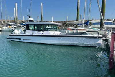 2023 Axopar 28 Cabine