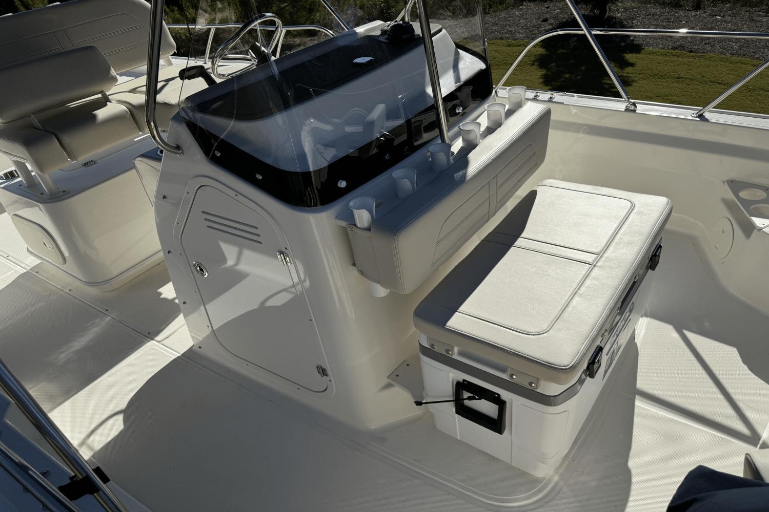 2024 Boston Whaler 210 Montauk Center Console for sale - YachtWorld