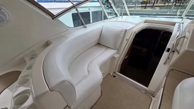 Always Friday Yacht Photos Pics Interior of 2000 Cruisers Yachts 4450 Express Motoryacht.