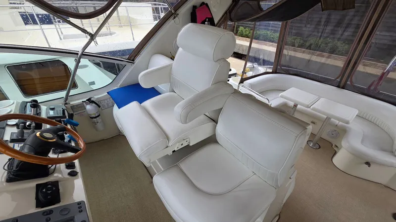 Always Friday Yacht Photos Pics Interior of 2000 Cruisers Yachts 4450 Express Motoryacht.