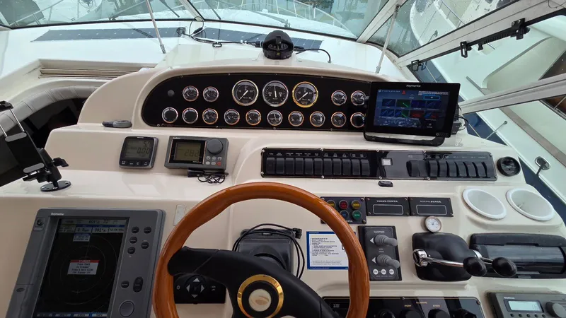 Always Friday Yacht Photos Pics Cockpit of the 2000 Cruisers Yachts 4450 Express Motoryacht.