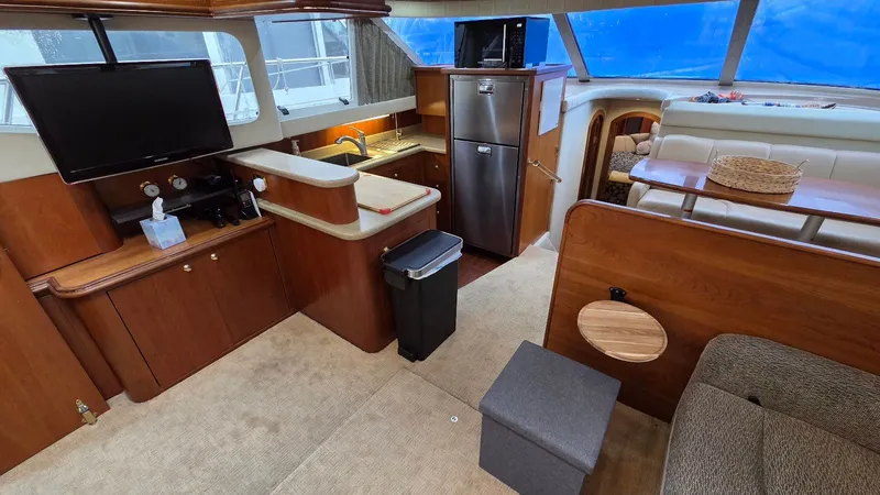 Always Friday Yacht Photos Pics Interior of 2000 Cruisers Yachts 4450 Express Motoryacht.