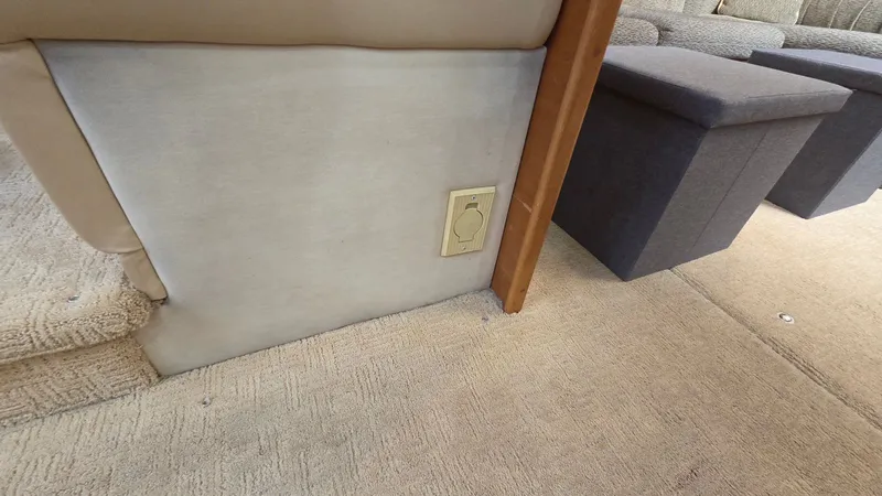 Always Friday Yacht Photos Pics Interior of 2000 Cruisers Yachts 4450 Express Motoryacht.