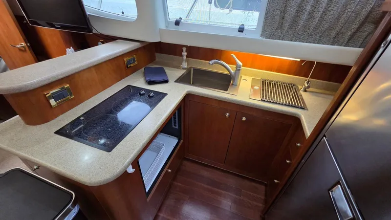 Always Friday Yacht Photos Pics Kitchen of 2000 Cruisers Yachts 4450 Express Motoryacht.