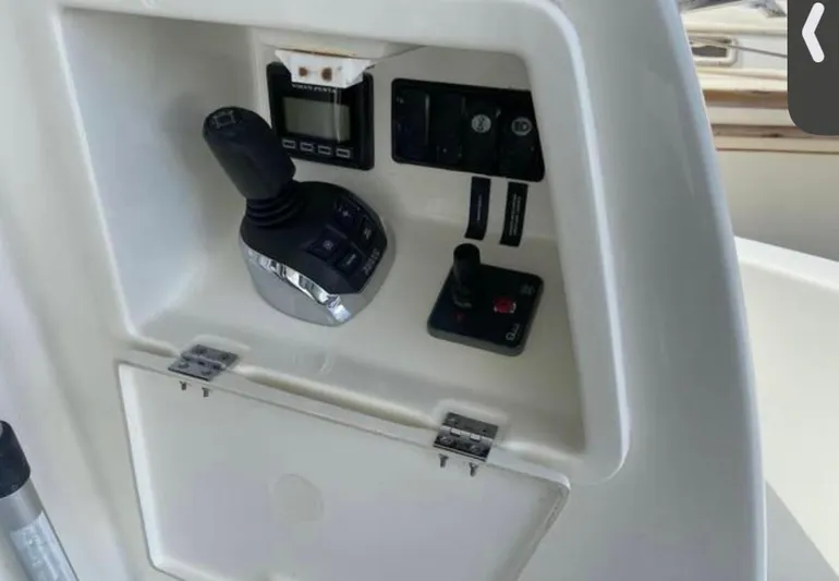 Ultima Risa Yacht Photos Pics Second Helm station (Cockpit Stbd)
