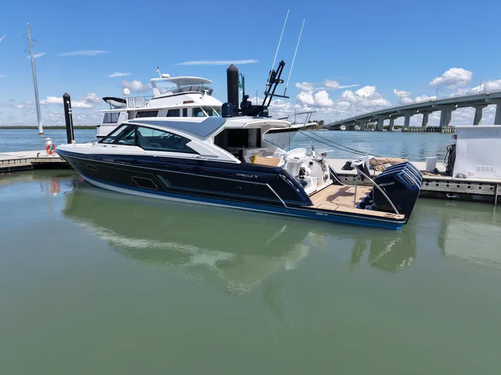 The Legacy Yacht Photos Pics 