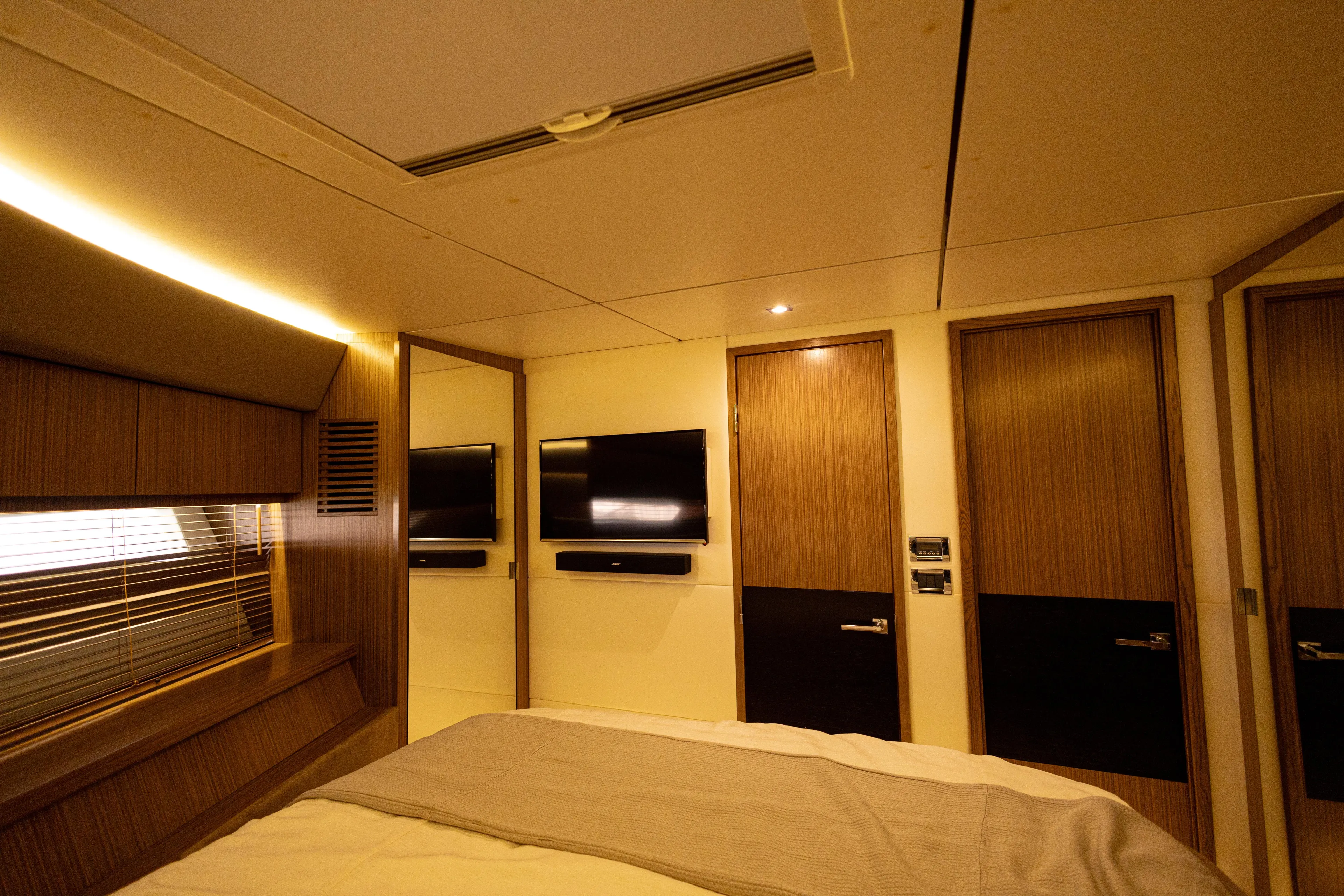 2018 Sea Ray L590 @ Cancun Yacht Photos Pics Luxurious interior of 2018 Sea Ray L590 yacht cabin with modern amenities.