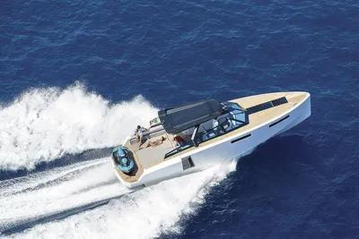 Evo Yachts R4