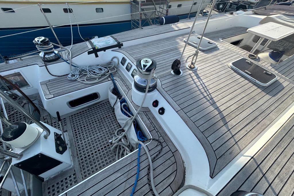 Deck of 2000 Comar Comet 65 S yacht with winches and ropes.