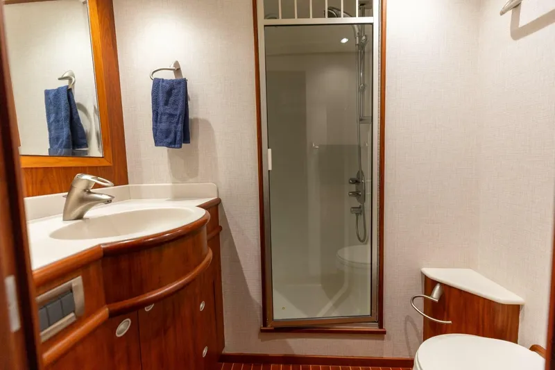  Yacht Photos Pics 2006 Jim Smith 68 Convertible- Master Stateroom Head