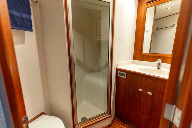  Yacht Photos Pics 2006 Jim Smith 68 Convertible- Forward Stateroom Head