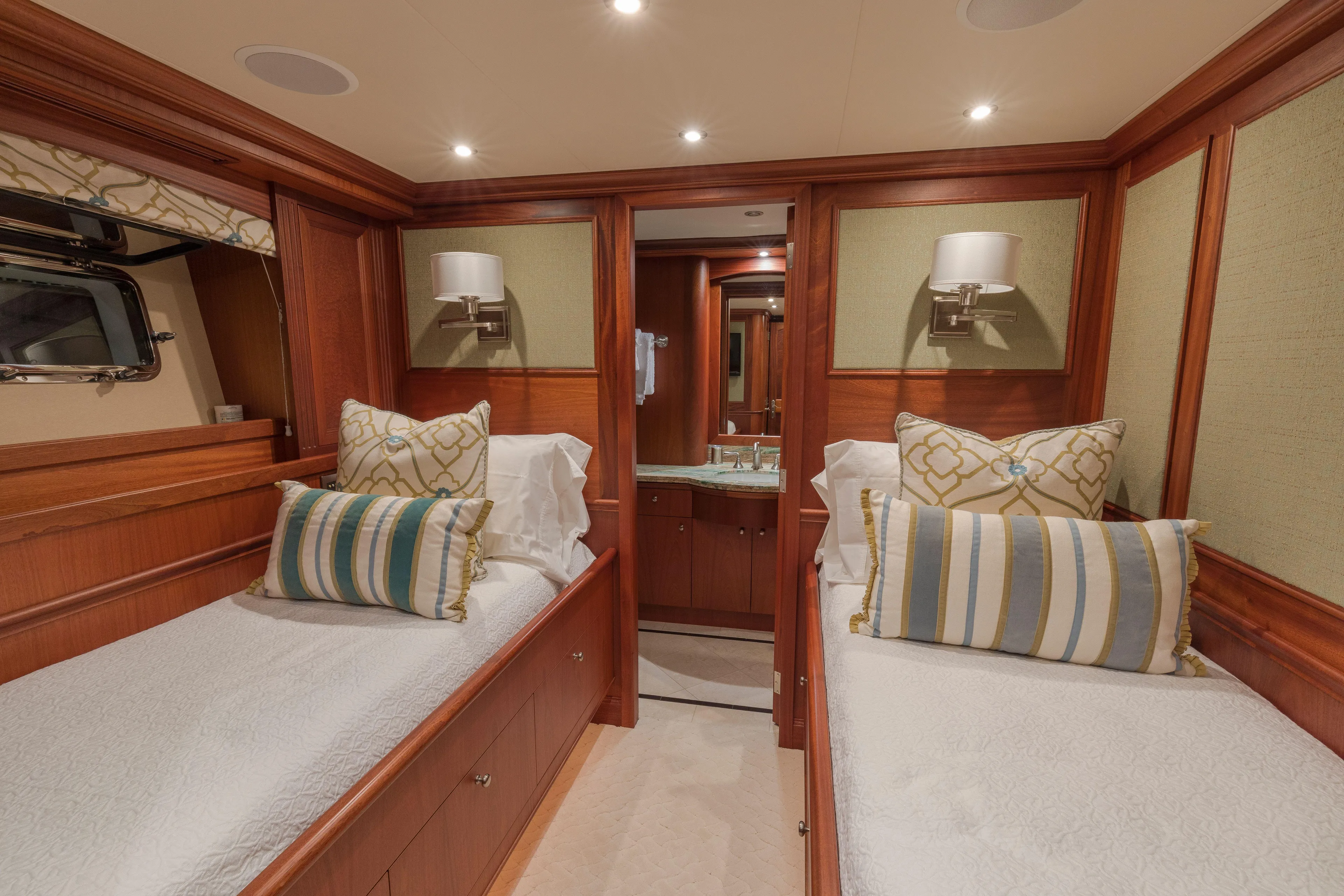 Anndrianna Yacht Photos Pics Twin Stateroom