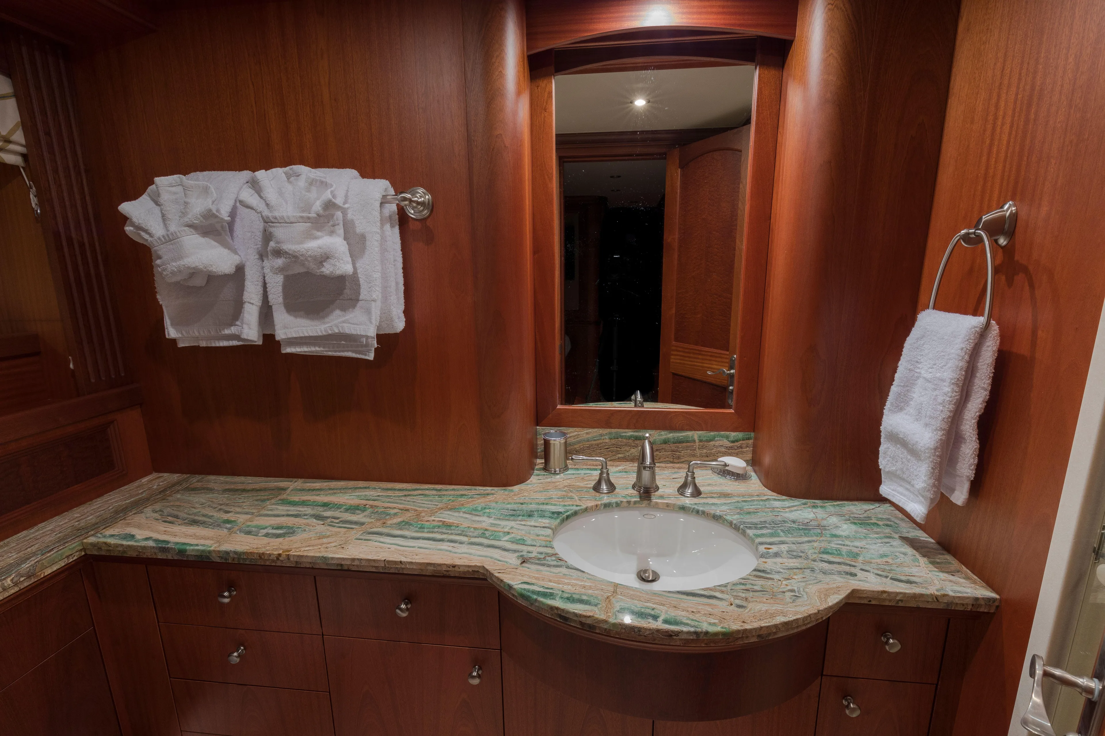 Anndrianna Yacht Photos Pics Twin Stateroom Head