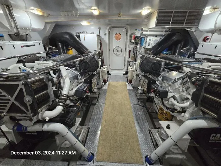 Anndrianna Yacht Photos Pics Engine Room 1