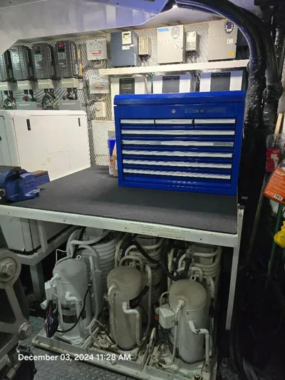 Anndrianna Yacht Photos Pics Engine Room 4