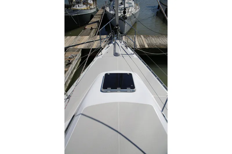 Platypus Yacht Photos Pics 2014 Catalina 445 sailboat deck view at marina.