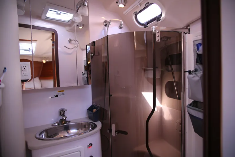 Platypus Yacht Photos Pics Bathroom interior of 2014 Catalina 445 yacht with shower and sink.