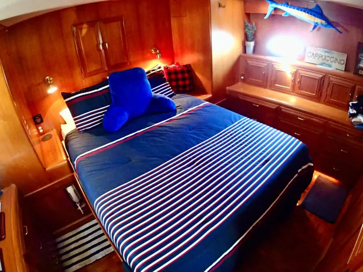 Mokulani Yacht Photos Pics Master Stateroom