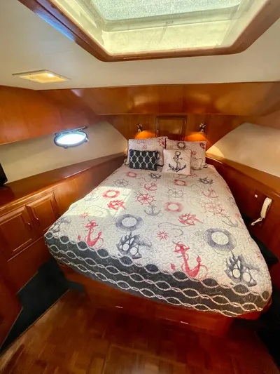 Mokulani Yacht Photos Pics VIP Stateroom