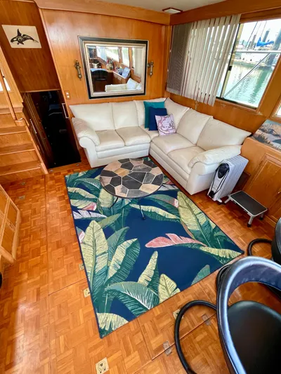 Mokulani Yacht Photos Pics Lower Salon