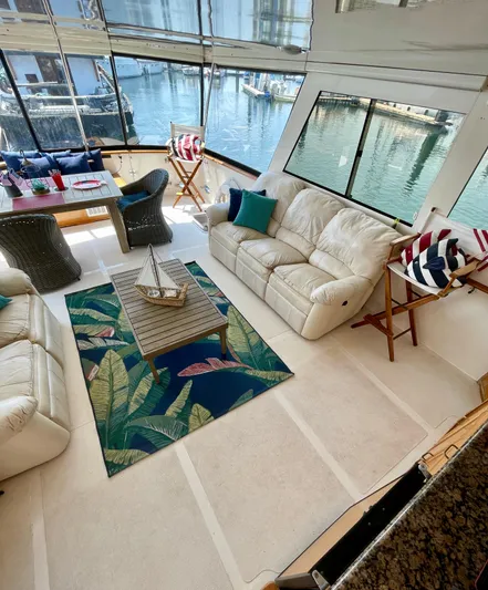 Mokulani Yacht Photos Pics Upper Salon Starboard