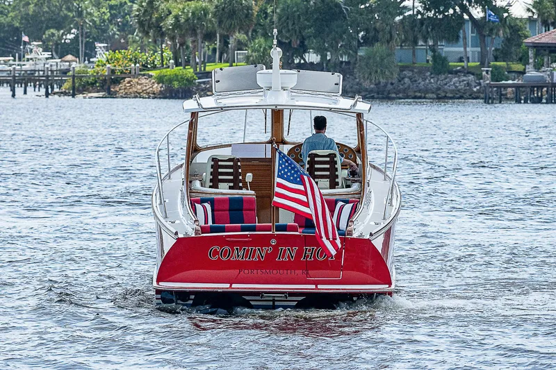 Comin' In Hot Yacht Photos Pics 