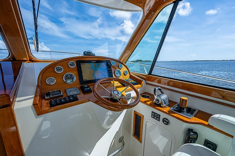 Comin' In Hot Yacht Photos Pics 