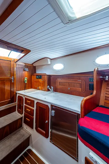 Comin' In Hot Yacht Photos Pics 