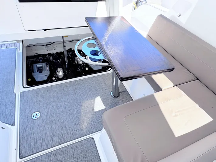 Ganesha Yacht Photos Pics ENG Hatch