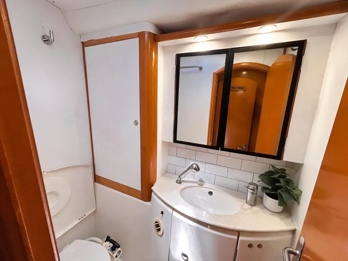 Sundance Yacht Photos Pics 