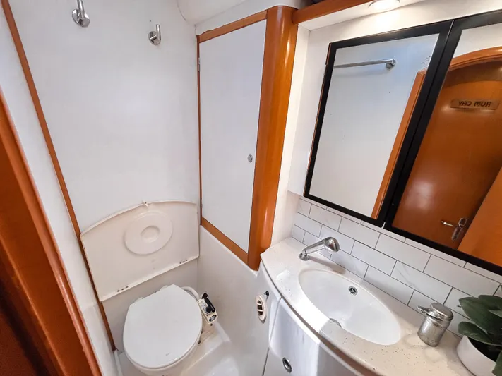 Sundance Yacht Photos Pics 