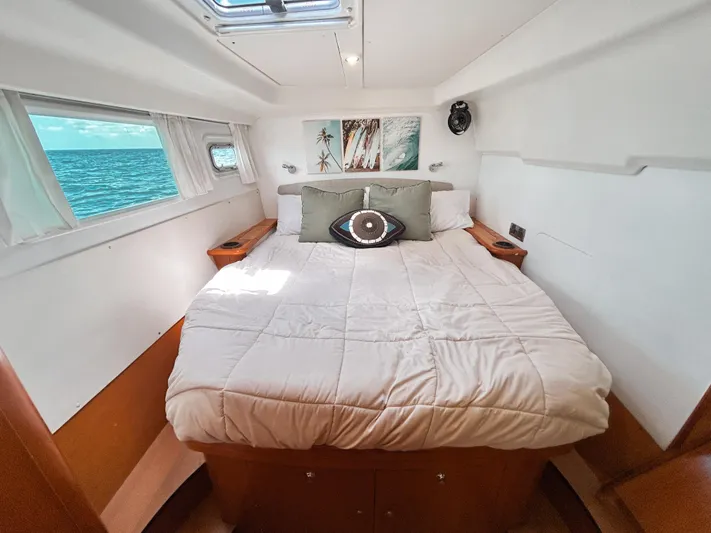 Sundance Yacht Photos Pics 