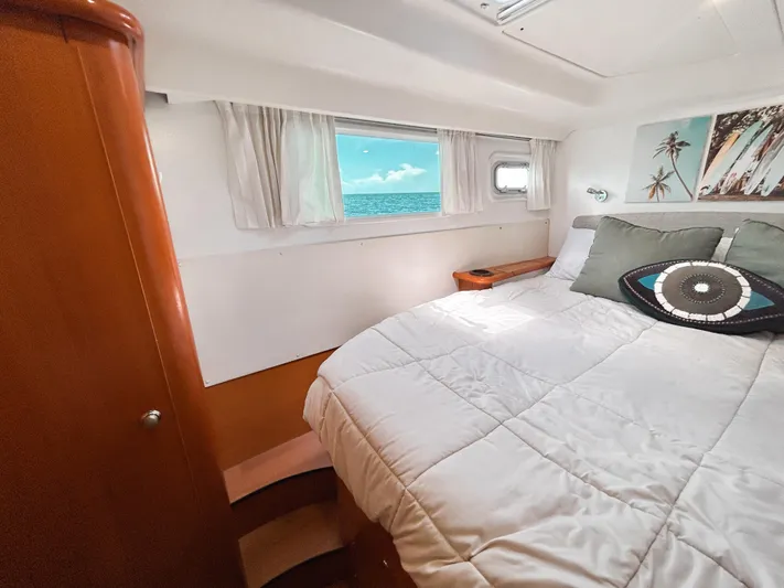 Sundance Yacht Photos Pics 