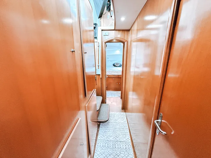 Sundance Yacht Photos Pics 