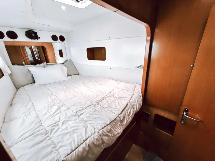 Sundance Yacht Photos Pics 