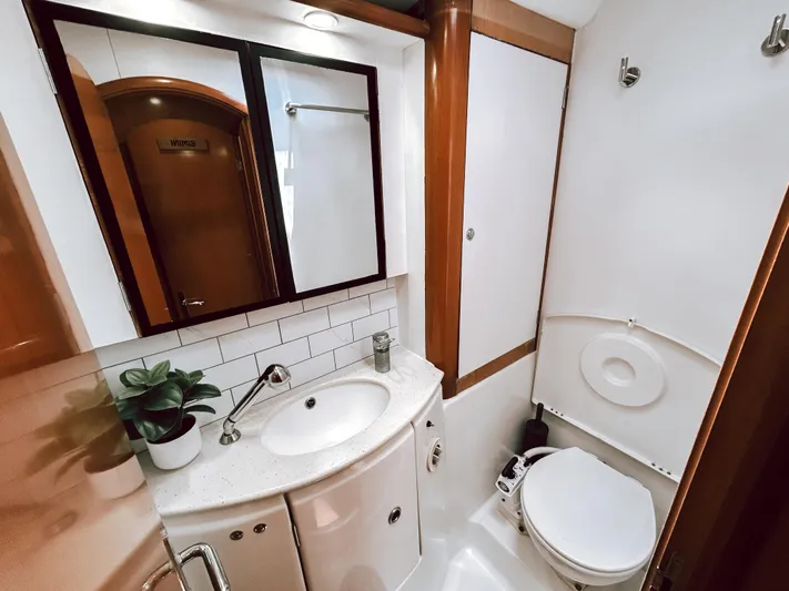 Sundance Yacht Photos Pics 