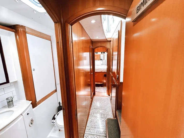 Sundance Yacht Photos Pics 