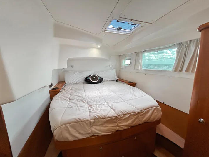 Sundance Yacht Photos Pics 