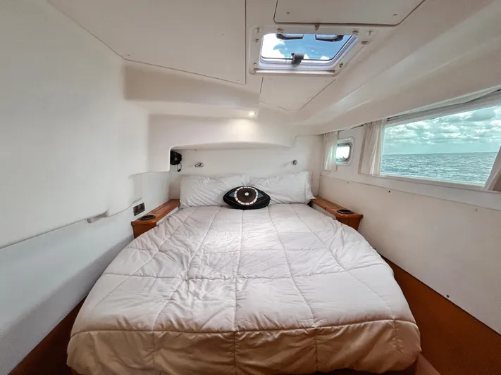 Sundance Yacht Photos Pics 