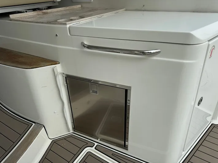  Yacht Photos Pics 2019 PURSUIT 365 DC - Image 26